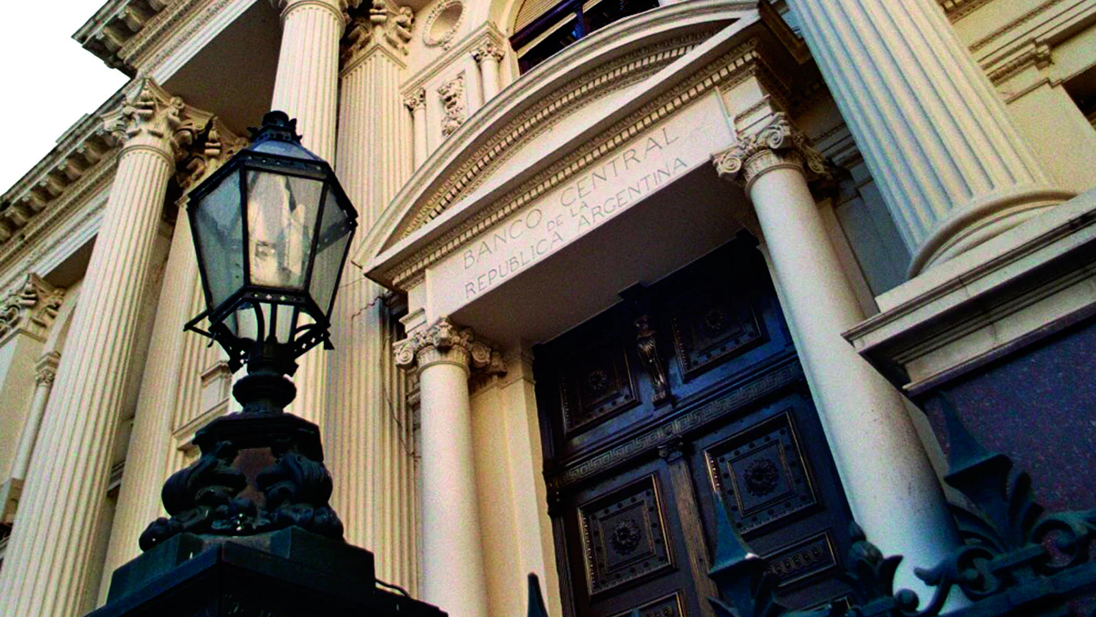 Reforma de la Carta Orgánica del BCRA y “grillete fiscal”: qué se anunció y qué falta para que sea ley